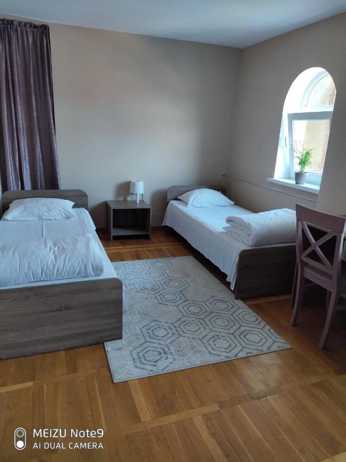 Pelican Guest House & Hostel Черновцы Экстерьер фото