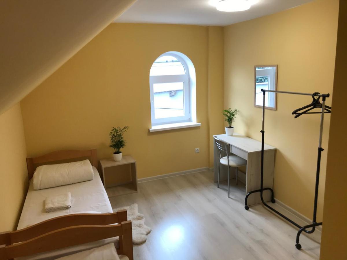 Pelican Guest House & Hostel Черновцы Экстерьер фото