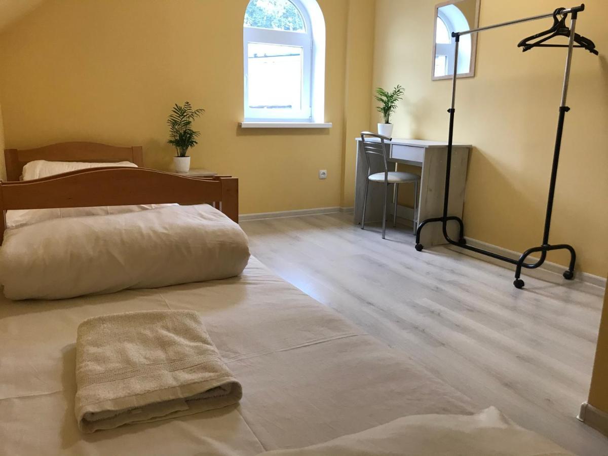 Pelican Guest House & Hostel Черновцы Экстерьер фото