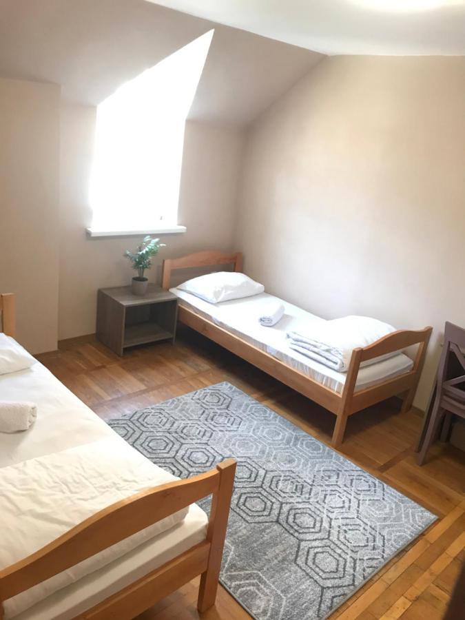 Pelican Guest House & Hostel Черновцы Экстерьер фото