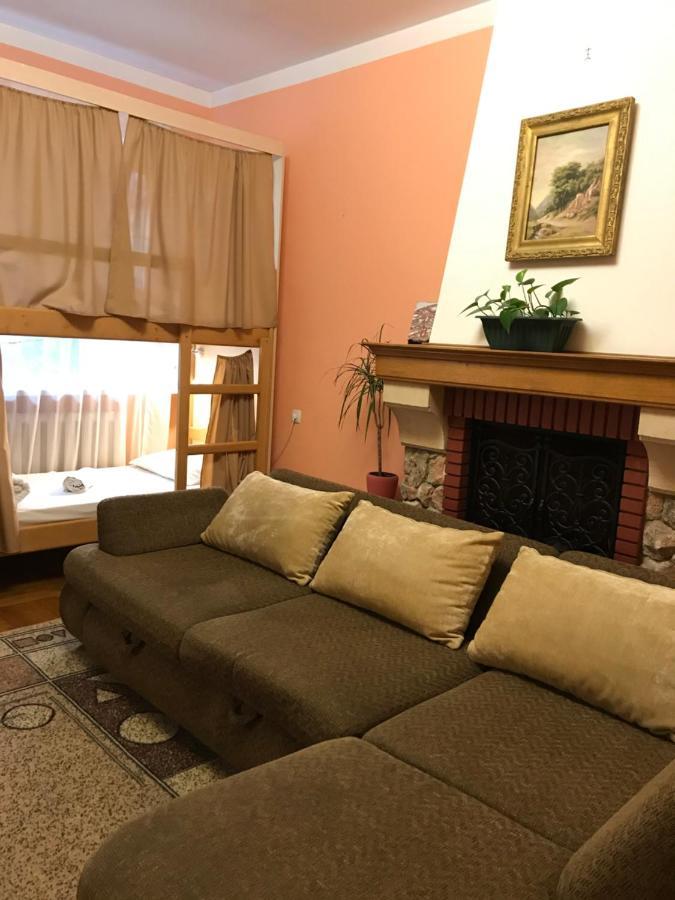 Pelican Guest House & Hostel Черновцы Экстерьер фото
