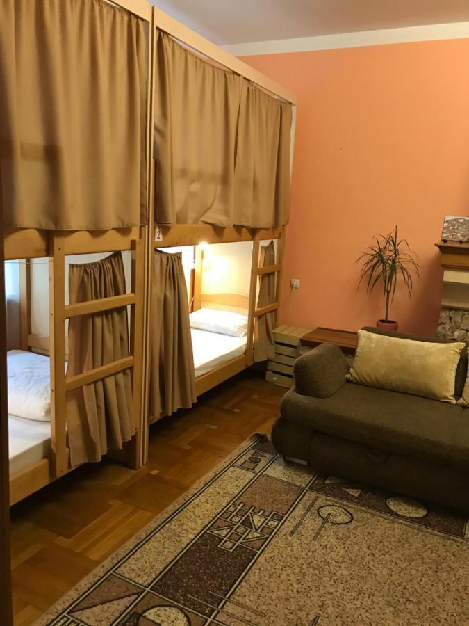 Pelican Guest House & Hostel Черновцы Экстерьер фото