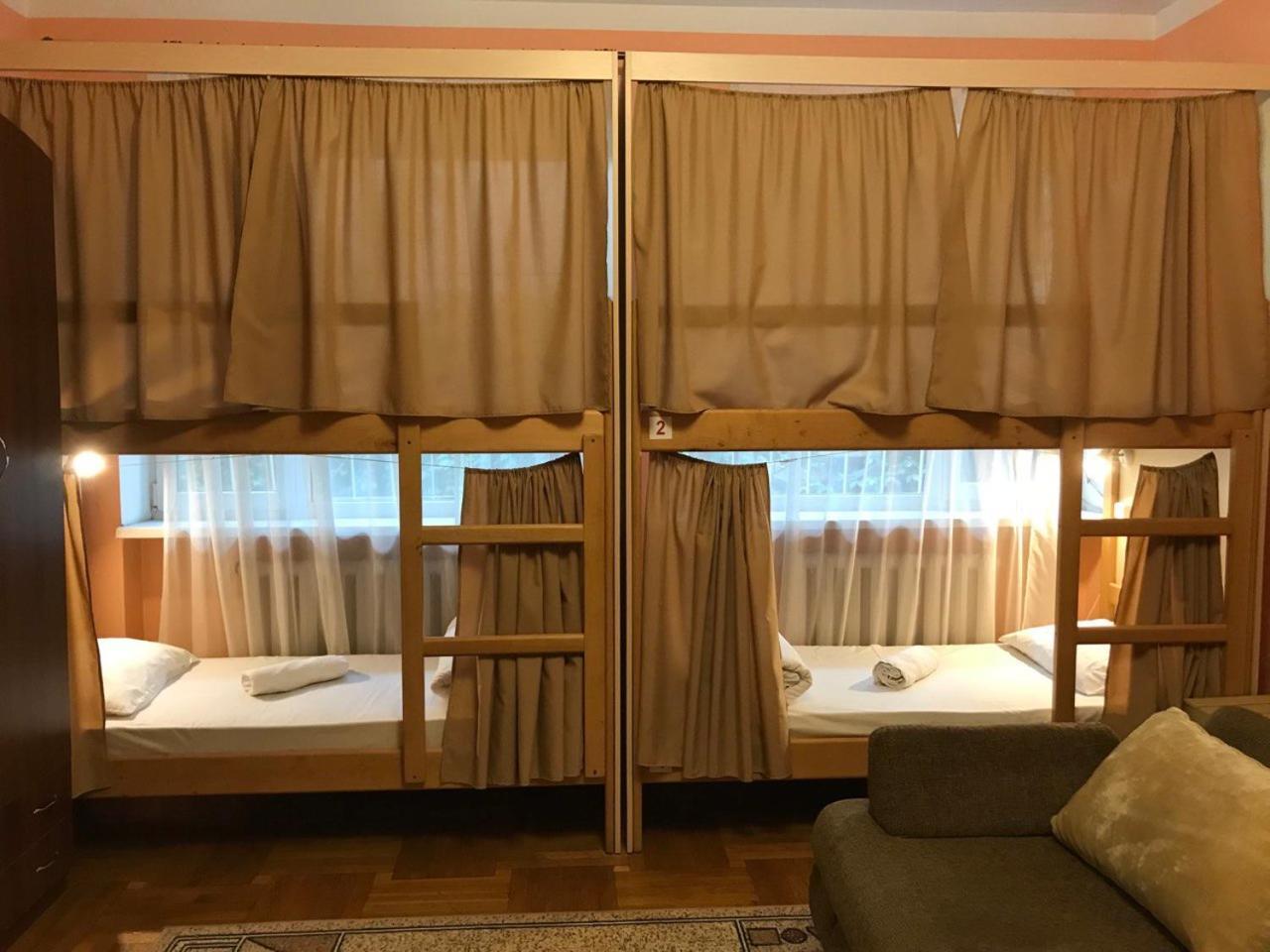 Pelican Guest House & Hostel Черновцы Экстерьер фото