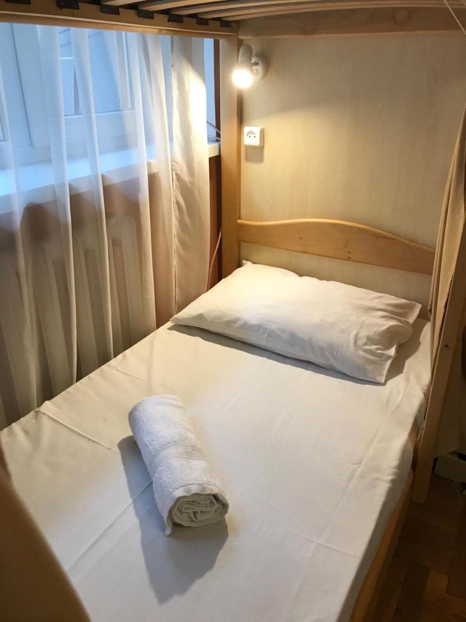 Pelican Guest House & Hostel Черновцы Экстерьер фото