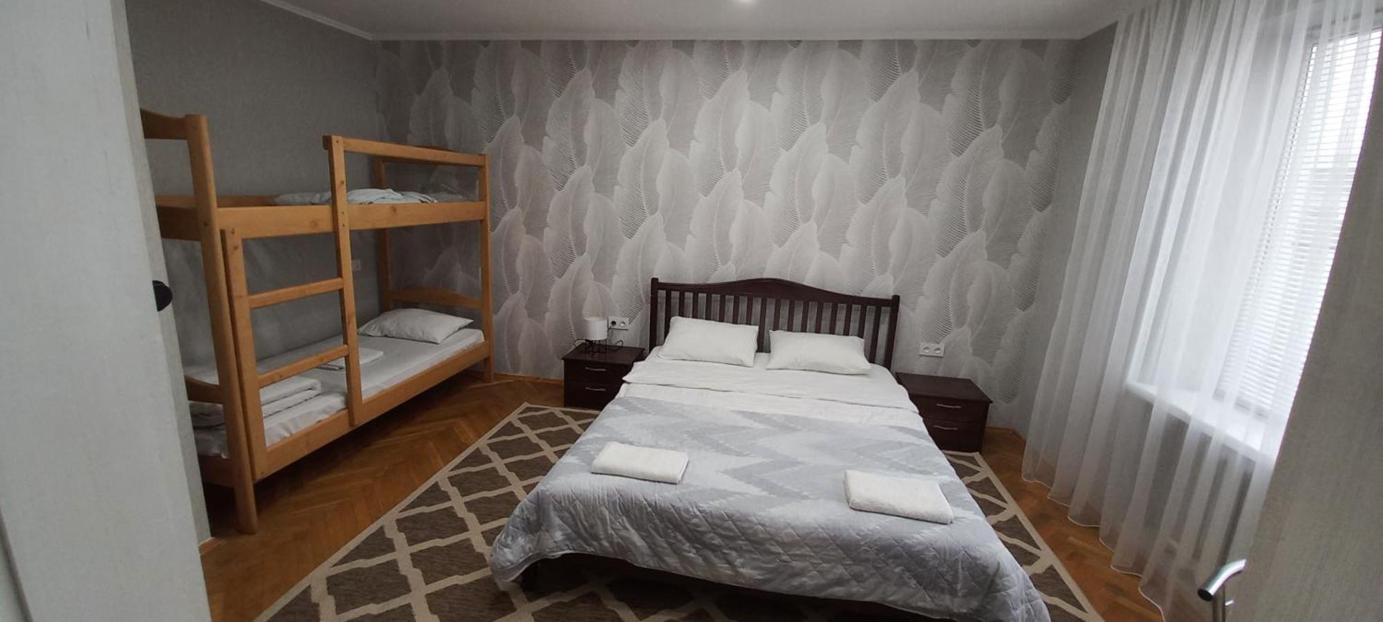Pelican Guest House & Hostel Черновцы Экстерьер фото