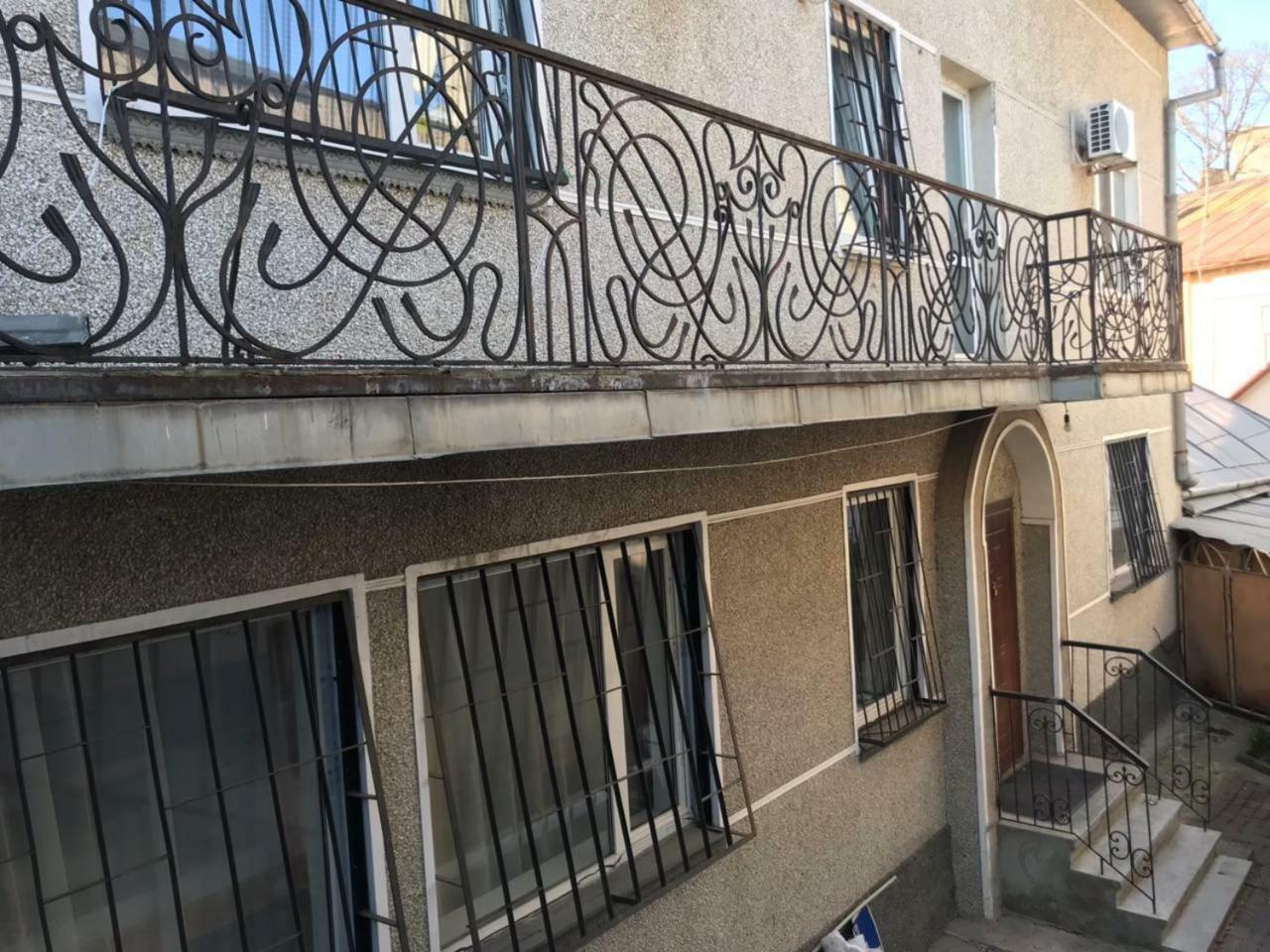 Pelican Guest House & Hostel Черновцы Экстерьер фото