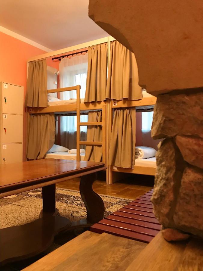 Pelican Guest House & Hostel Черновцы Экстерьер фото