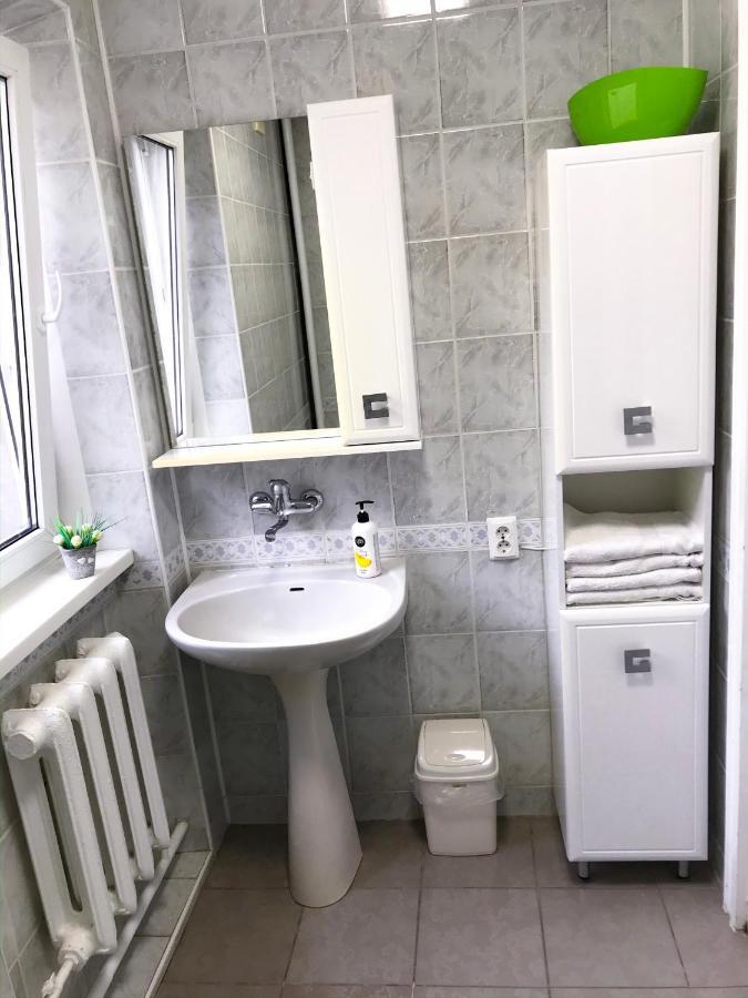 Pelican Guest House & Hostel Черновцы Экстерьер фото