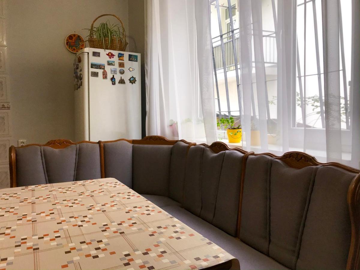 Pelican Guest House & Hostel Черновцы Экстерьер фото