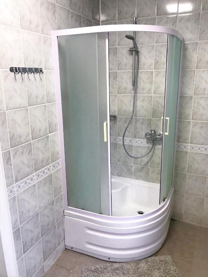 Pelican Guest House & Hostel Черновцы Экстерьер фото
